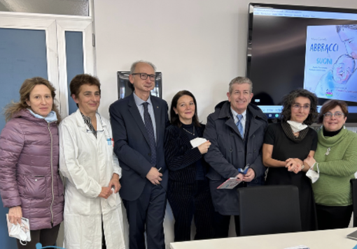 Abbracci di suoni per i neonati della Terapia intensiva neonatale