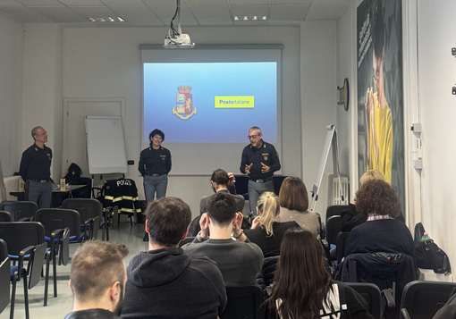 Poste taliane e Polizia di Stato insieme per la sicurezza stradale Poste taliane e Polizia di Stato insieme per la sicurezza stradale