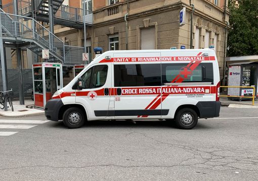 La bimba ha fretta di nascere, parto in ambulanza a Trecate