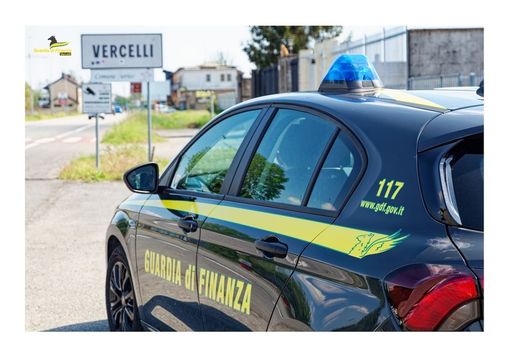 Dal Nord Ovest. Maschere e articoli di carnevale, maxi sequestro della Finanza Dal Nord Ovest. Maschere e articoli di carnevale, maxi sequestro della Finanza