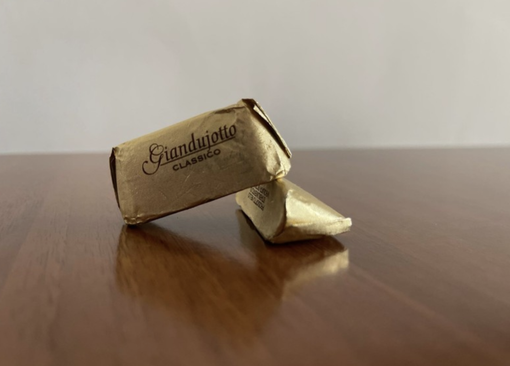 Gianduiotto tra arte e Carnevale: la storia della nascita del cioccolatino più amato dai piemontesi