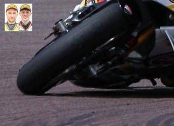 Tragedia nella Superbike britannica, morti due piloti in un incidente Tragedia nella Superbike britannica, morti due piloti in un incidente