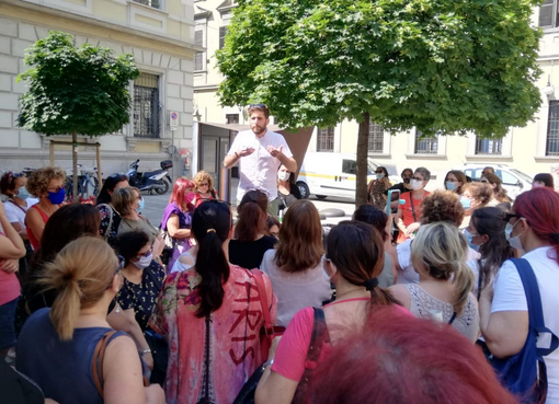 Presidio a Novara per le lavoratici del comparto mense e pulizie scolastiche