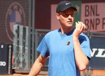 Sinner, ultimo allenamento prima dell'esordio agli Internazionali. E il Foro lo carica Sinner, ultimo allenamento prima dell'esordio agli Internazionali. E il Foro lo carica