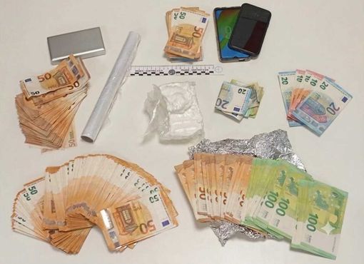 Dal nord ovest. Verbania, sequestrati oltre 250 grammi di cocaina e 25 mila euro: arrestato un 27enne Dal nord ovest. Verbania, sequestrati oltre 250 grammi di cocaina e 25 mila euro: arrestato un 27enne