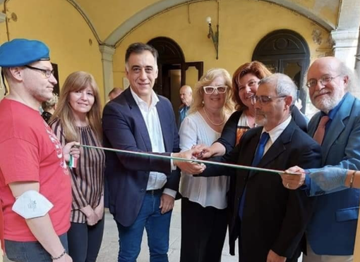 Inaugurata la mostra "Abracadabra, non credere che risolva"