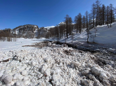 Temperature in rialzo e deboli nevicate ad alta quota: rischio valanghe moderato nel fine settimana