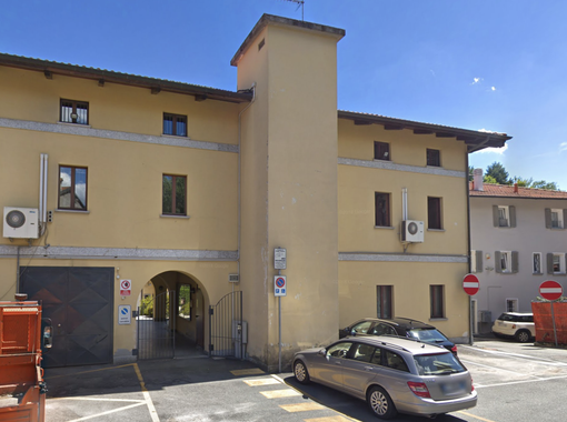 Attraversando il confine: istantanee emotive di vita quotidiana Attraversando il confine: istantanee emotive di vita quotidiana