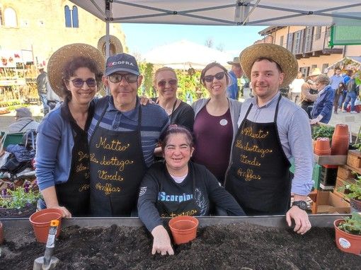 Piantine di stagione per sostenere i progetti di Anffas: una campagna solidale nelle scuole e nelle piazze Piantine di stagione per sostenere i progetti di Anffas: una campagna solidale nelle scuole e nelle piazze