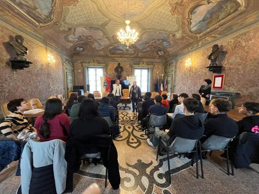 Trecate, alunni in visita al Palazzo Municipale Trecate, alunni in visita al Palazzo Municipale