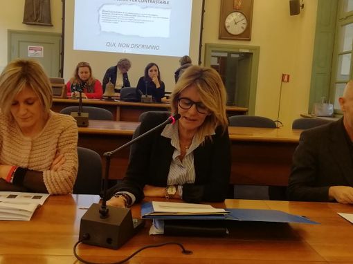 Novara, la polizia sospende l'attività del Bar La Basilica per 10 giorni Novara, la polizia sospende l'attività del Bar La Basilica per 10 giorni