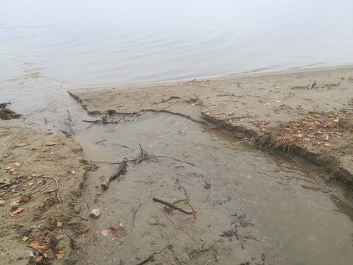 Gravi sversamenti a lago ad Arona Gravi sversamenti a lago ad Arona