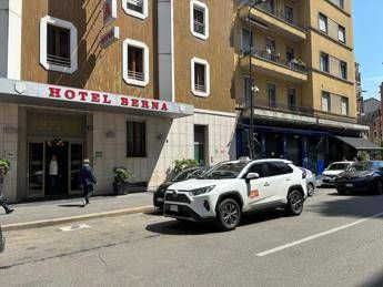 Milano, aggressore in fuga raccontava in tv: "Buon feeling con i colleghi" Milano, aggressore in fuga raccontava in tv: "Buon feeling con i colleghi"