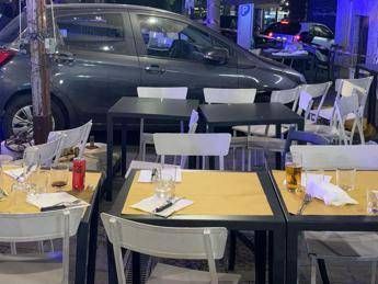 Roma, 86enne travolge in auto tavoli ristorante: sfiorata strage al quartiere Trieste Roma, 86enne travolge in auto tavoli ristorante: sfiorata strage al quartiere Trieste