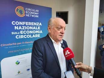 Sostenibilità, Ronchi: "Circolarità è un fattore decisivo di competitività" Sostenibilità, Ronchi: "Circolarità è un fattore decisivo di competitività"