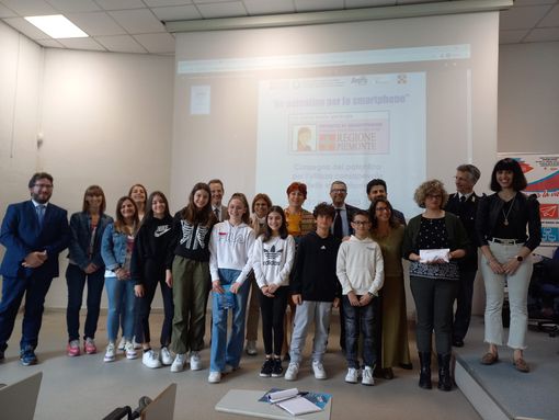 Consegnati i patentini dello smartphone agli studenti di Novara