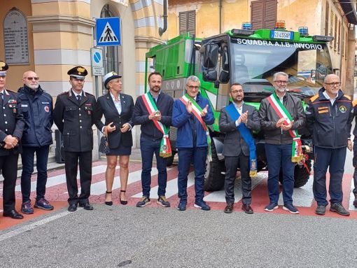 Invorio, inaugurato un nuovo autocarro fuoristrada per i volontari Aib: “Un traguardo per la comunità”
