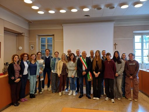 Borgomanero, insediato il nuovo Consiglio comunale dei ragazzi: Tommaso Barbaglia è il sindaco per il 2024-2025