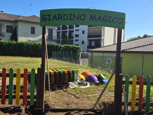 Ad Arona rinasce la pineta della scuola Anna Frank: al via i lavori per il nuovo “Giardino Magico”