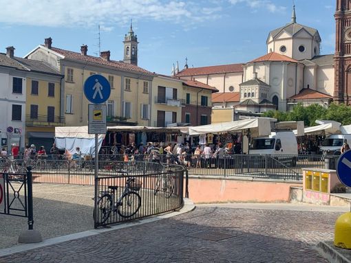 Galliate, il parcheggio sotterraneo diventa “smart”: accessi automatizzati e pagamenti digitali con EasyPark