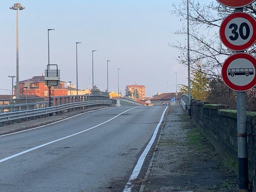 Senso unico per lavori sul cavalcavia della cavallotta a Novara Senso unico per lavori sul cavalcavia della cavallotta a Novara