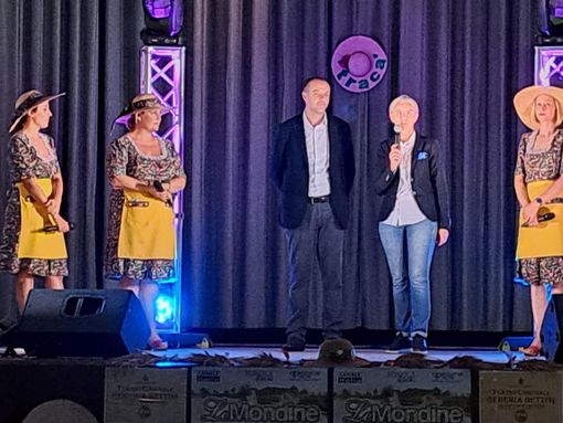 Giornata dell’agricoltura: il maltempo non ha fermato la tradizione con “le mondine” e la paniscia Giornata dell’agricoltura: il maltempo non ha fermato la tradizione con “le mondine” e la paniscia