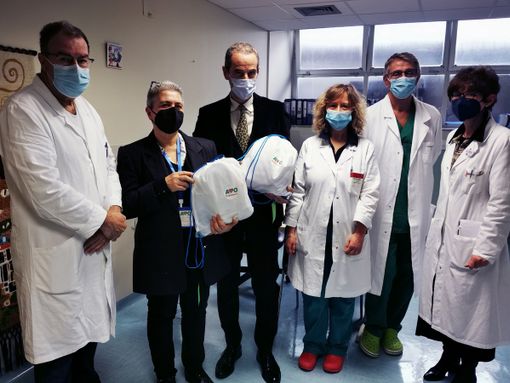 Dall’Associazione Volontari Ospedalieri di Borgomanero uno zainetto per i pazienti fragili in emergenza Dall’Associazione Volontari Ospedalieri di Borgomanero uno zainetto per i pazienti fragili in emergenza