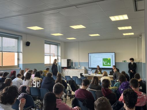 All’Alberghiero Ravizza un seminario su farina di grilli e insetti edibili All’Alberghiero Ravizza un seminario su farina di grilli e insetti edibili
