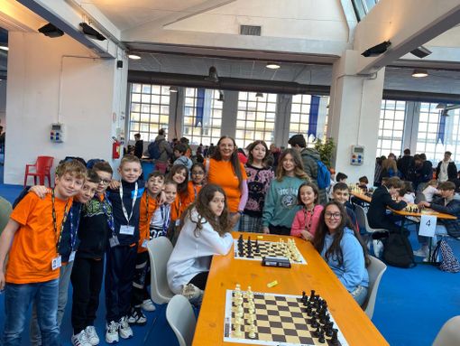 Campionati Studenteschi di scacchi 2023: Cameri campione regionale nel torneo femminile delle scuole medie Campionati Studenteschi di scacchi 2023: Cameri campione regionale nel torneo femminile delle scuole medie