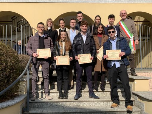 Premiati i giovani laureati a Oleggio Castello