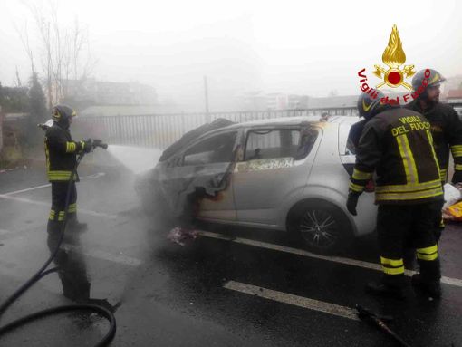 A Trecate va a fuoco un’auto a gpl