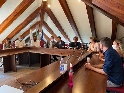 Sottoscritto il “Manifesto di Orta”, primo passo per avviare la prima comunità energetica di lago Sottoscritto il “Manifesto di Orta”, primo passo per avviare la prima comunità energetica di lago