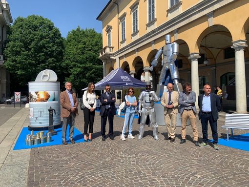 Capitan Acciaio ha premiato Novara per la raccolta differenziata Capitan Acciaio ha premiato Novara per la raccolta differenziata