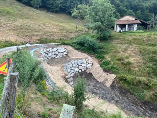 Armeno: terminati i lavori di ricostruzione lungo la strada malpensata Armeno: terminati i lavori di ricostruzione lungo la strada malpensata