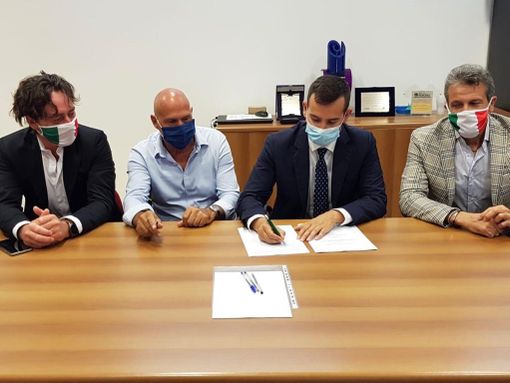 Saranno consegnati a fine novembre i nuovi centri  di raccolta rifiuti di Bellinzago e Romentino