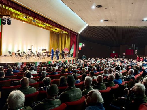 Teatro Nuovo gremito per il concerto della Fanfara Alpina Taurinense Teatro Nuovo gremito per il concerto della Fanfara Alpina Taurinense
