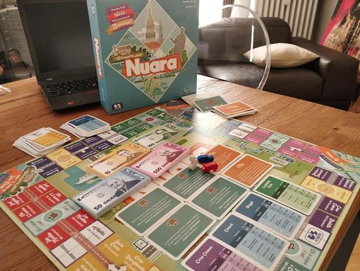 Il gioco da tavolo dedicato alla città e al territorio in arrivo nei negozi. Con “Nuara” palazzi e risaie si comprano a suon di Gaudenzi