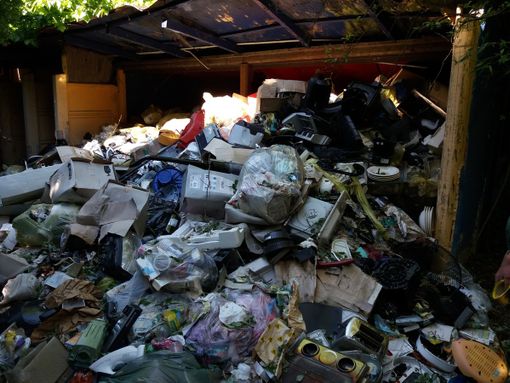 Segnalato un cittadino italiano per aver abbandonato rifiuti tipo “RAEE”  sotto il ponte del Ticino nel comune di Galliate Segnalato un cittadino italiano per aver abbandonato rifiuti tipo “RAEE”  sotto il ponte del Ticino nel comune di Galliate