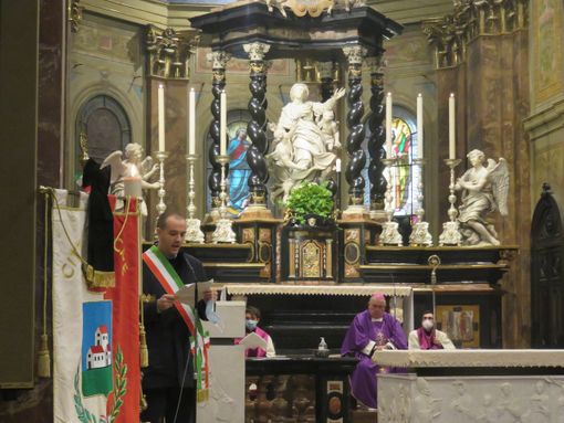 Don Gilio, il saluto del Sindaco di Trecate allo storico arciprete Don Gilio, il saluto del Sindaco di Trecate allo storico arciprete