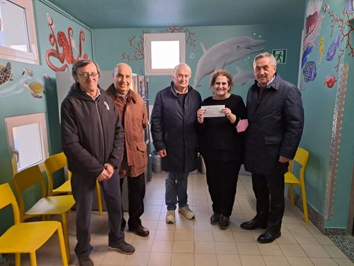 Le Associazioni di Borgomanero donano 2000 euro all'oncologia Le Associazioni di Borgomanero donano 2000 euro all'oncologia