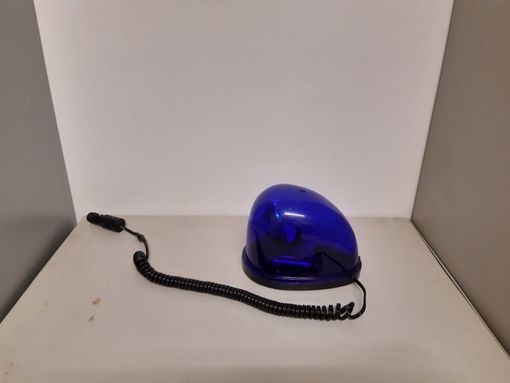 Aveva un lampeggiante blu in macchina, denunciato un novarese