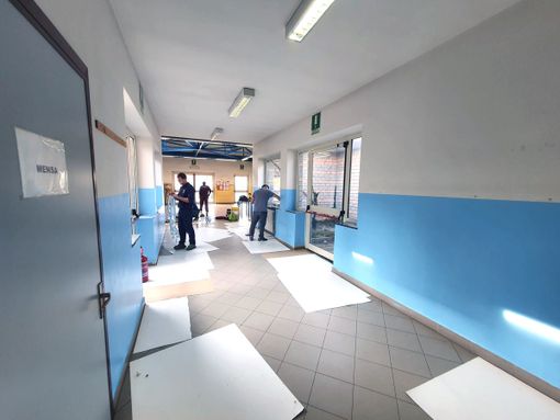 Prosegue la tinteggiatura delle scuole di Momo