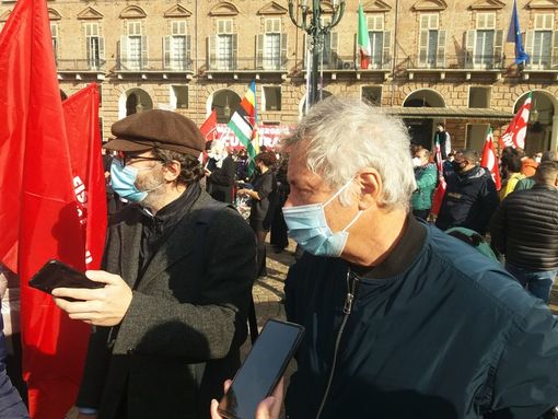 "Senza cultura l'anima muore": in piazza Castello il grido dei lavoratori dello spettacolo [FOTO e VIDEO]