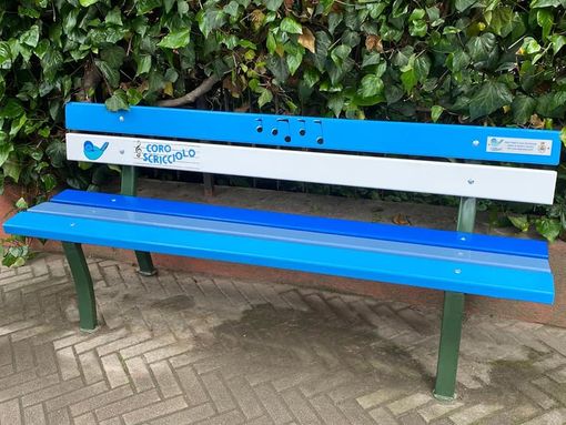 Inaugurata a Cameri la panchina del Coro Scriciolo