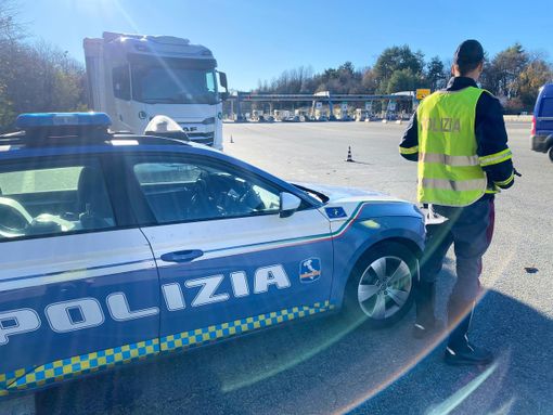 Fermato per un controllo sulla A4, scoperti 2 chili di cocaina: arrestato
