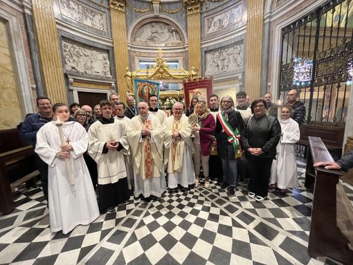 Partecipata la tradizionale processione dei trecatesi Partecipata la tradizionale processione dei trecatesi