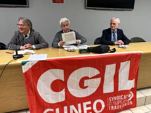 Emergenza abitativa, i sindacati contro la Regione: "Meno sagre e più edilizia popolare"