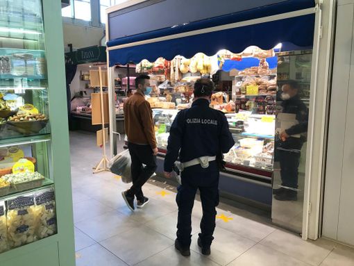 Controlli ai mercati rionali, tutto in regola Controlli ai mercati rionali, tutto in regola