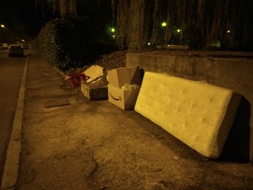 Abbandonavano rifiuti, colti sul fatto dalla Polizia Locale