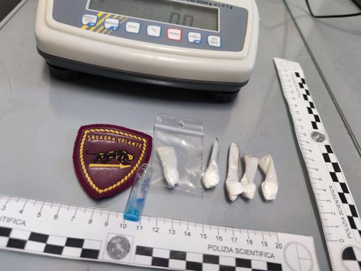 Arrestato giovane con droga e oggetti rubati a Novara